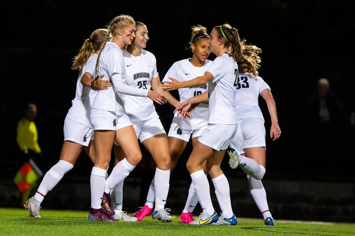 BrownU_WSoccer's tweet photo. 🌈⚽️ https://t.co/aZm7P8ncFC