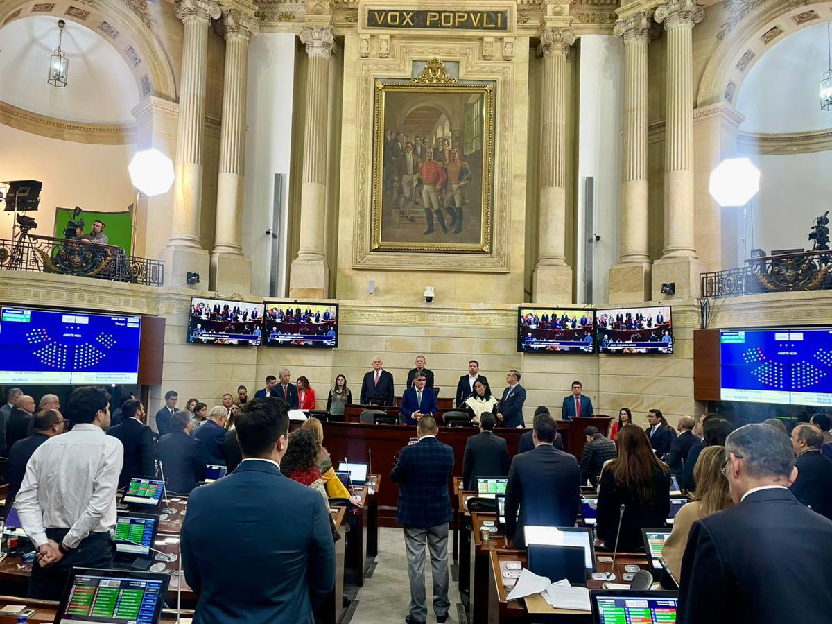 #Colombia 🇨🇴, los senadores hemos aprobado el Presupuesto General de la Nación para el año 2023, por 405,6 billones de pesos. Los sectores más beneficiados serían la Agricultura/ Desarrollo Rural; y la Educación🤝🇨🇴.  #PGN2023