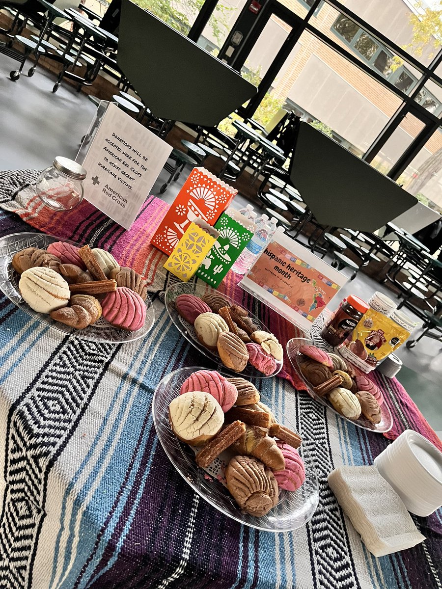 EPCHS_IntClub's tweet photo. What better way to close out Hispanic Heritage Month at EPCHS than with a fun movie night and yummy refreshments! @ActivitiesEpchs https://t.co/mYmPhgXp17