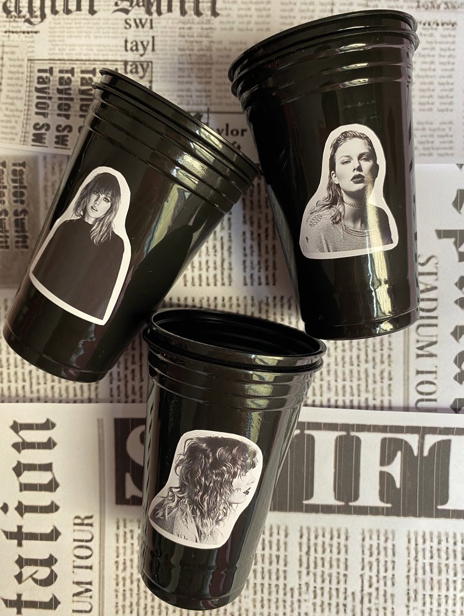 PinkSideStore's tweet image. Nossos copinhos personalizados da era Reputation ficaram lindos demais! 🖤 #reputation #TaylorSwift