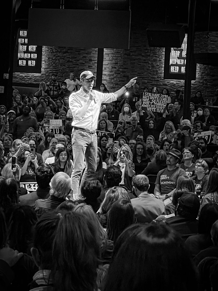 Tanyatd21's tweet photo. A huge crowd showing up to support @BetoORourke in Houston once more! Seeing the growth of his supporters from the first event in December until now is incredible!! On Monday, we vote for BETO! #BetoForTexas https://t.co/S8AiFfVUbk