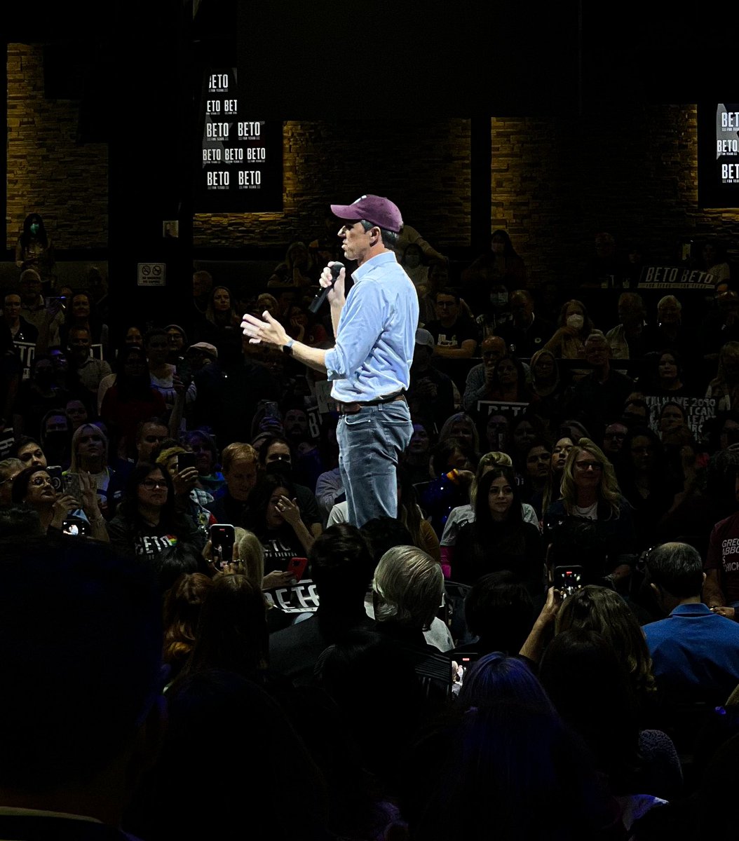 Tanyatd21's tweet photo. A huge crowd showing up to support @BetoORourke in Houston once more! Seeing the growth of his supporters from the first event in December until now is incredible!! On Monday, we vote for BETO! #BetoForTexas https://t.co/S8AiFfVUbk