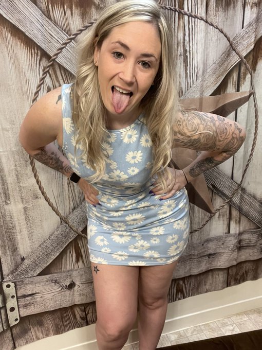 We live.. Come hang out 🥰 https://t.co/ZA4na2zrYp