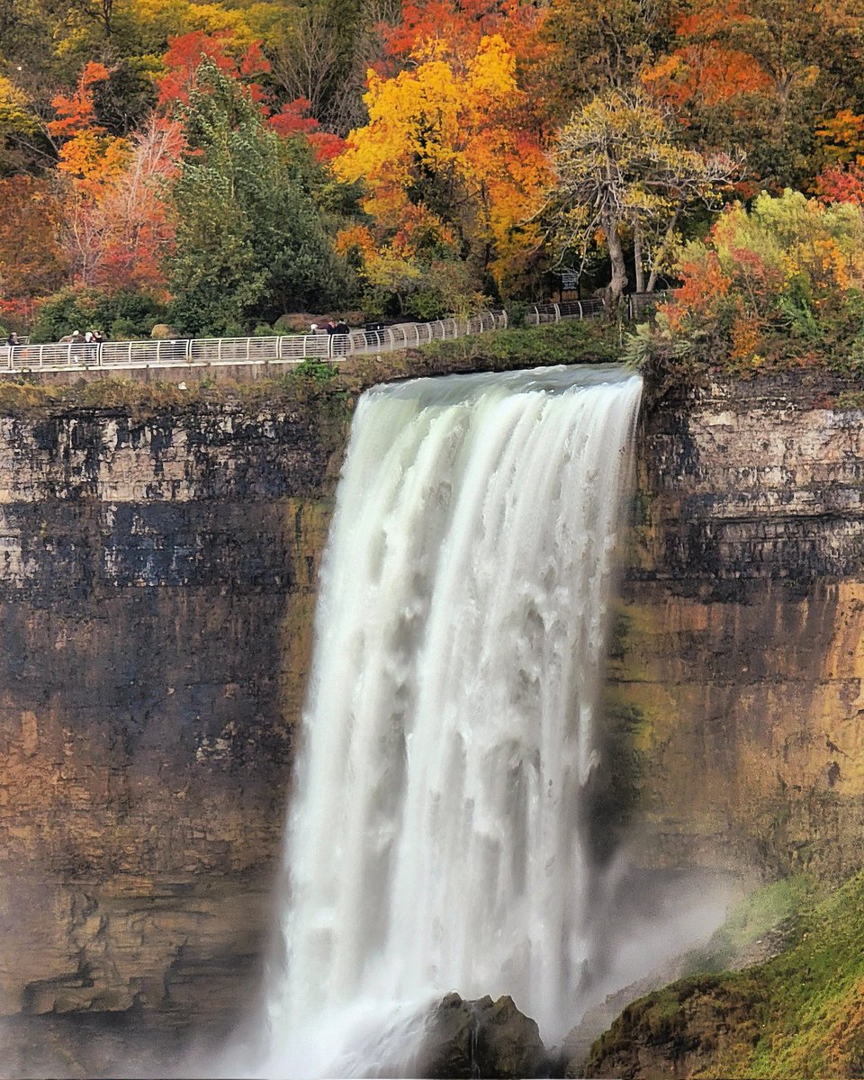 Bridal Veil Falls in Autumn today. 🍂 
#waterfall @ThePhotoHour #October #stormhour #ColourfulFall #nature #shareyourweather #niagarafalls #fall