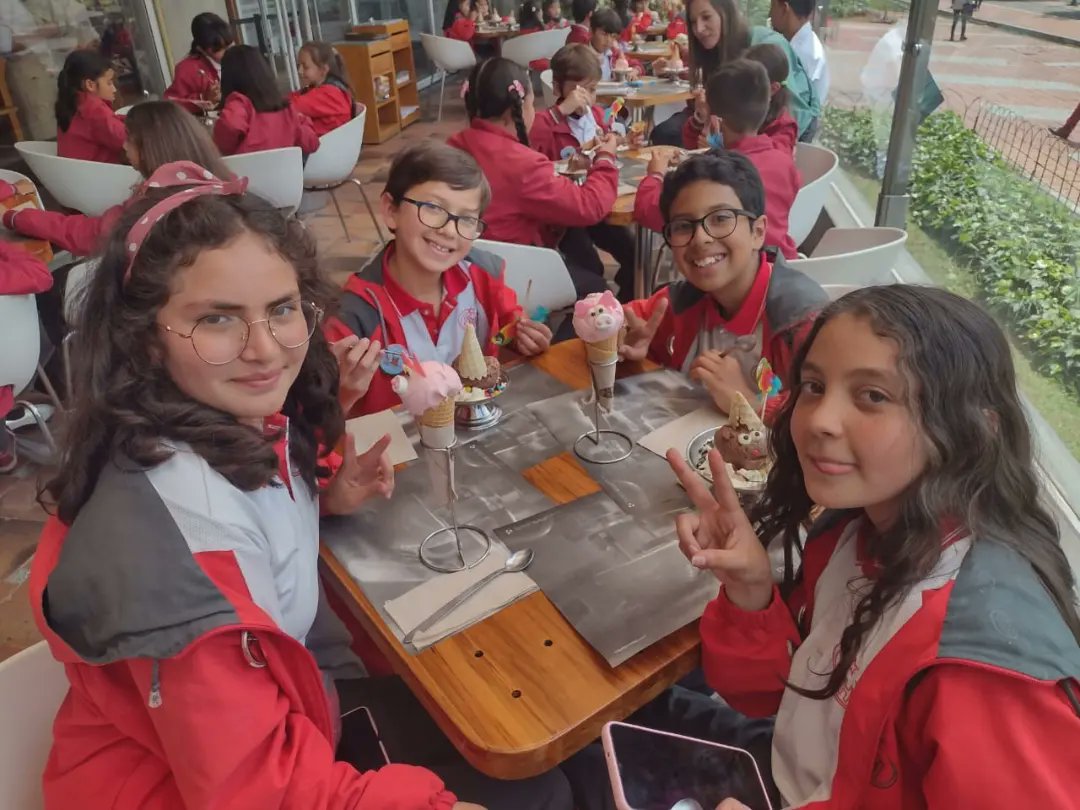 colsihbta's tweet photo. La Coord. Académica realizó reconocimiento a estudiantes que por su desempeño académico superior hasta 3er periodo, fueron galardonados como #PilísimosIsabelistas. Gracias al colegio, a la #Asopadres y al Personero Estudiantil por patrocinar esta actividad #IsabelistasDeCorazón https://t.co/9Gh5QeDbQK