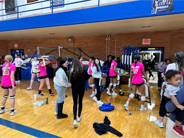 Amazing girls even help clean up after the matches! Go Vikes!