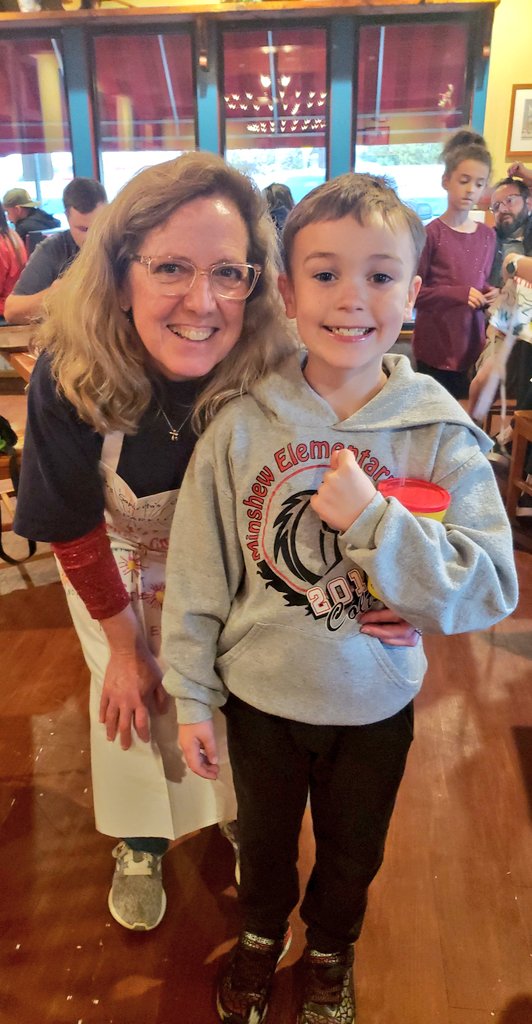 LindoraBiggers's tweet photo. Spring Creek BBQ Spirit Night was a success!! ❤ https://t.co/wfhDH5bOFk
