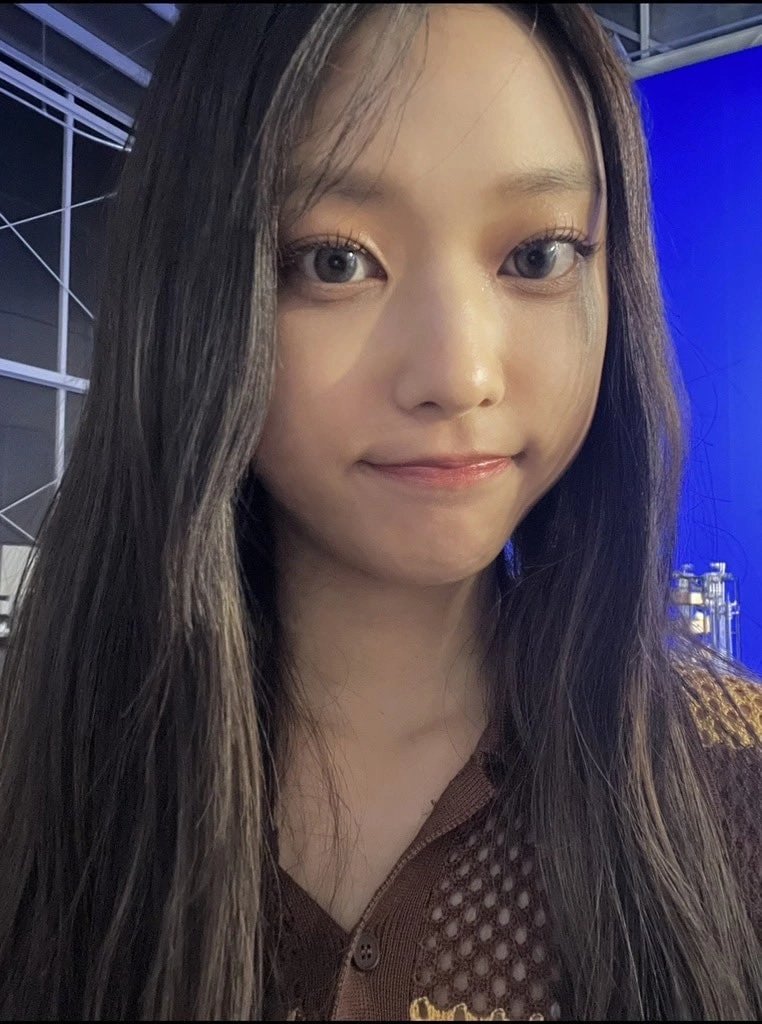 hypeflies's tweet photo. ¿Ya me vieron caer enamorada de #真珠·ɪɴᴛᴏː𝐕io𝑙et? Actually, no debería de ser muy difícil notarlo porque I'm la monita más revoltosa del lugar (｡╯︵╰｡) Lamento estar así at #the坩堝ᘞ𝚛oya𝚕ty castle 🏰 pero es el precio de ser su fan.

𝑑ai thǝ flū 𓏸 ֺ 𓈒︎ #𝙼iki ♡ https://t.co/U4W2FoLrGm