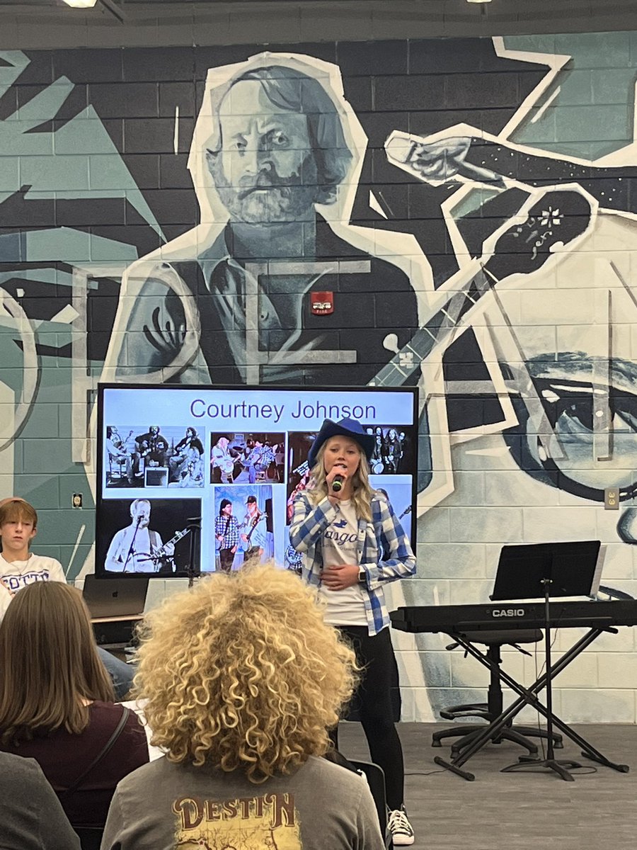 coachjstinson's tweet photo. Tonight our 8th grade choir was able to honor many local musicians & celebrate our mural by Casey Page. We are blessed! #PeaceIsFree #GreatnessBeginsWithG @ScottieChannel https://t.co/pkulgYutK1