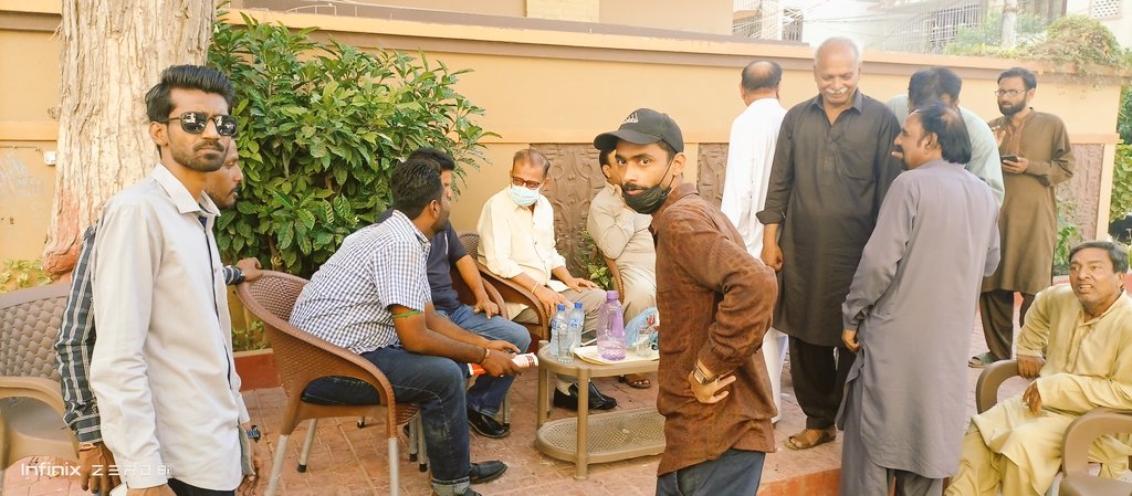 PPPDCSocialMedi's tweet photo. پاکستان پیپلز پارٹی ڈسٹرکٹ سینٹرل کے صدر استاد سید مسرور احسن نے گلبرگ یوسی 1 میں ترقیاتی کاموں کا جائزہ لیا۔ اور جیالوں کے کام کو سراہا اور آگے کے لائے عمل کی بریفننگ دی۔
#FBAreaUC26UC29
@BBhuttoZardari @SMasroorAhsan @AseefaBZ @iDrAsim @WaqarMehdiPPP1 @MediaCellPPP https://t.co/6a5B32nQx6