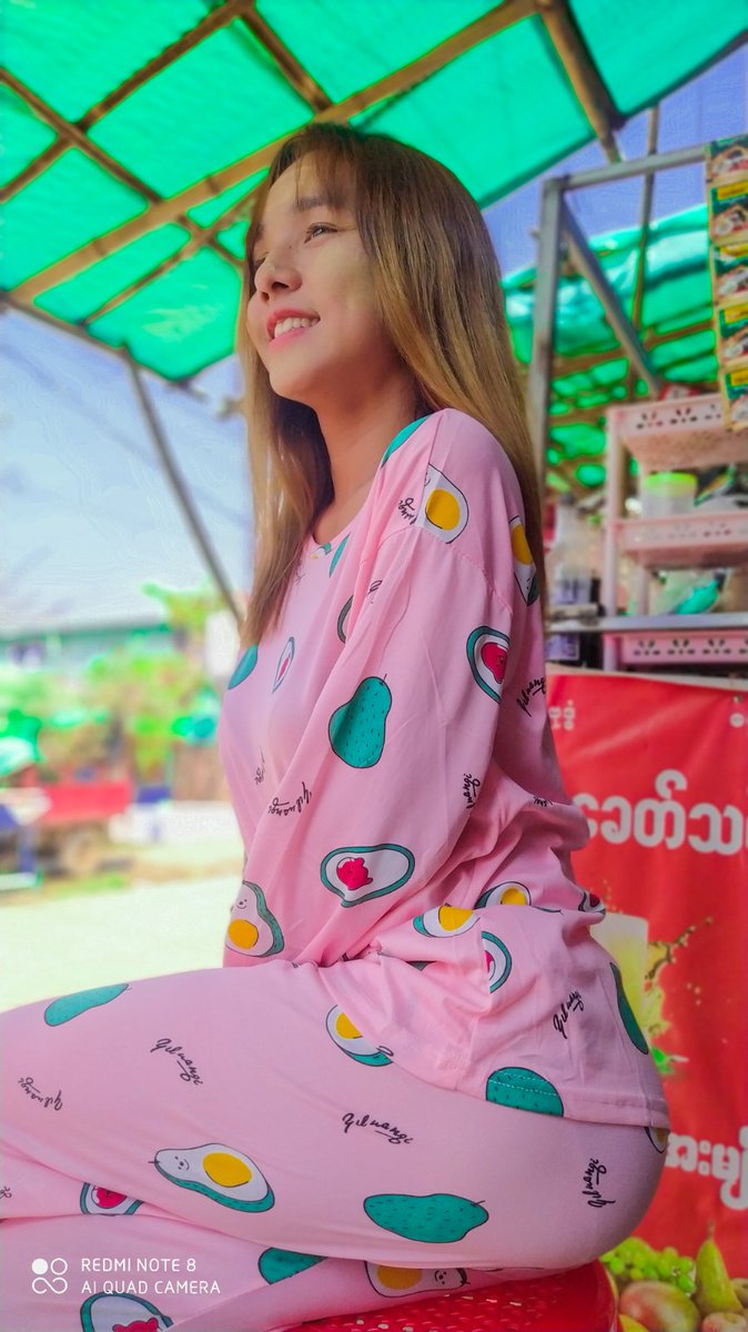 YoonMya28807828's tweet photo. သောက်မလား 😂😂😂 https://t.co/6VwvpApBWz