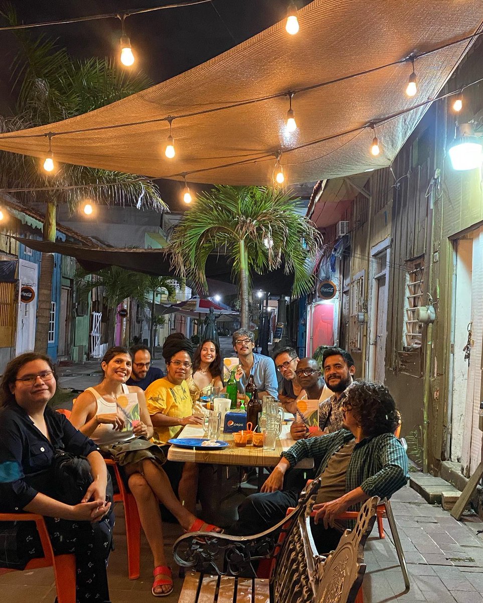 ElefantaEditor's tweet photo. Los amigos y amigas creyentes en la palabra y la importancia del libro fueron y son el motor. Gracias @brunovelazquez @julietaga , @Yael_A_Weiss , @LaViritaPonce,  @latinamericanah. https://t.co/9vrISXWoXu