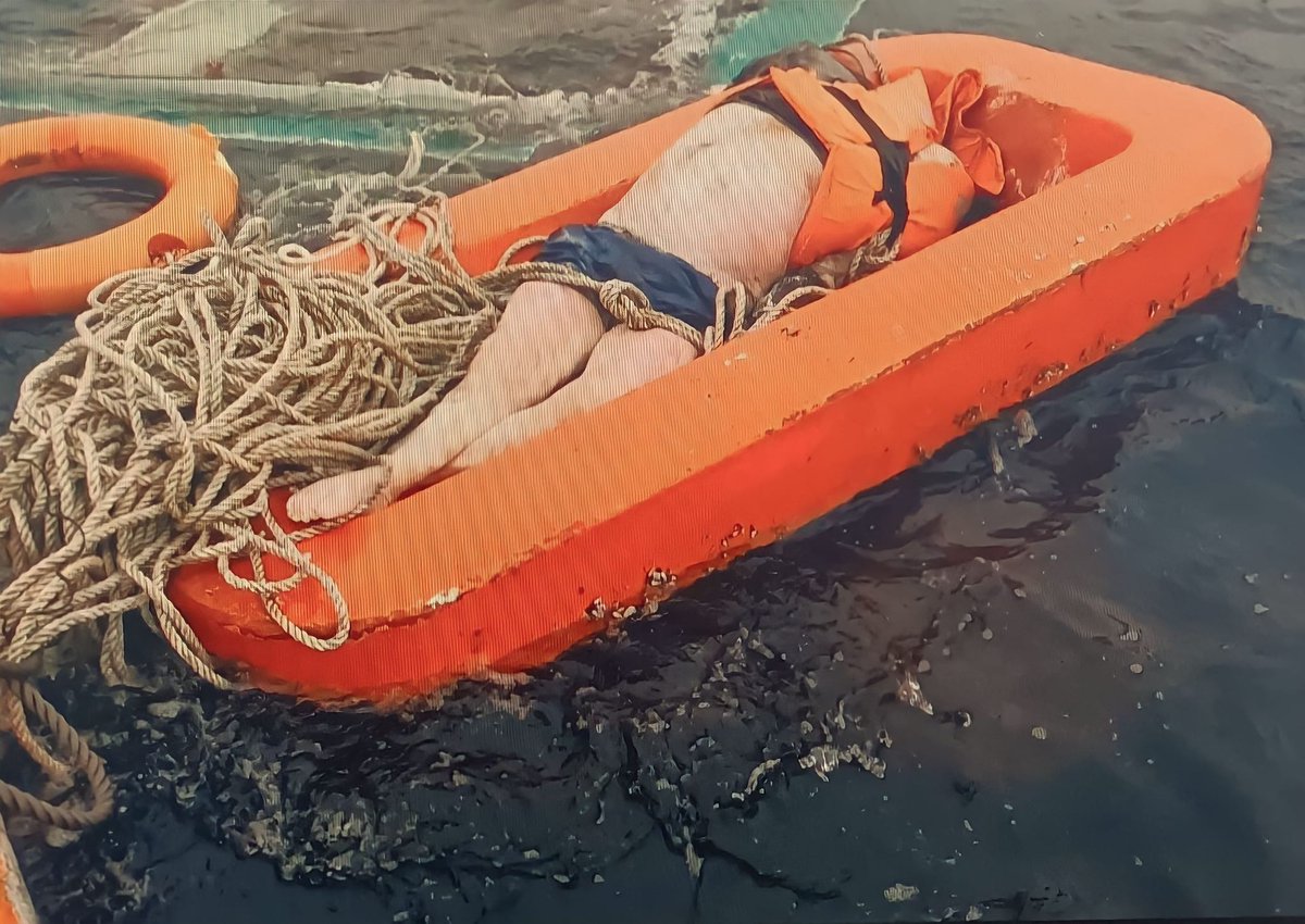 ANEPAP's tweet photo. Búsqueda de los otros 4 pescadores de Salaverry de la E/P "SAN PEDRO" que zarpara el 11/09/2022 de Máncora, debe continuarse en mar ecuatoriano. Uno de los pescadores ya fue hallado, pero sin vida. | @PedroCastilloTe @CancilleriaPeru @pcmperu @MindefPeru @MINPRODUCCION #Urgente https://t.co/5VdfLIW01t
