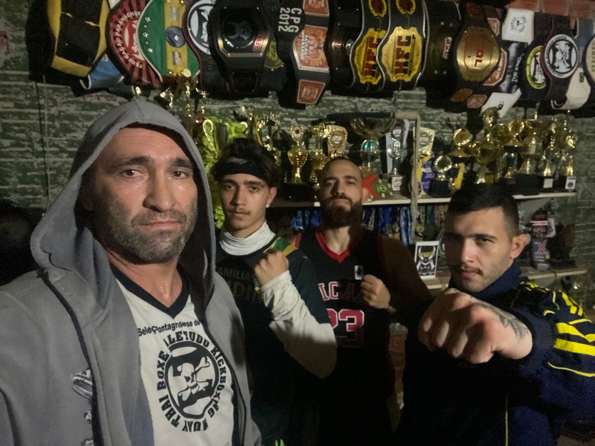 PAULOBUENO565's tweet photo. Boa noite. "Nós lutamos. É assim que vencemos e é assim que morremos (Vikings)" @zenidimbrasilmma #cla #samurais #artesmarciaismistas #seleçãocamposgeraismma #familiabrasileira #guerreiros #caveiras #familiadomma #paulãoimperador #ranirex #ricksontheking #rirantaz #raykonthelast https://t.co/EXGsq1Euwd