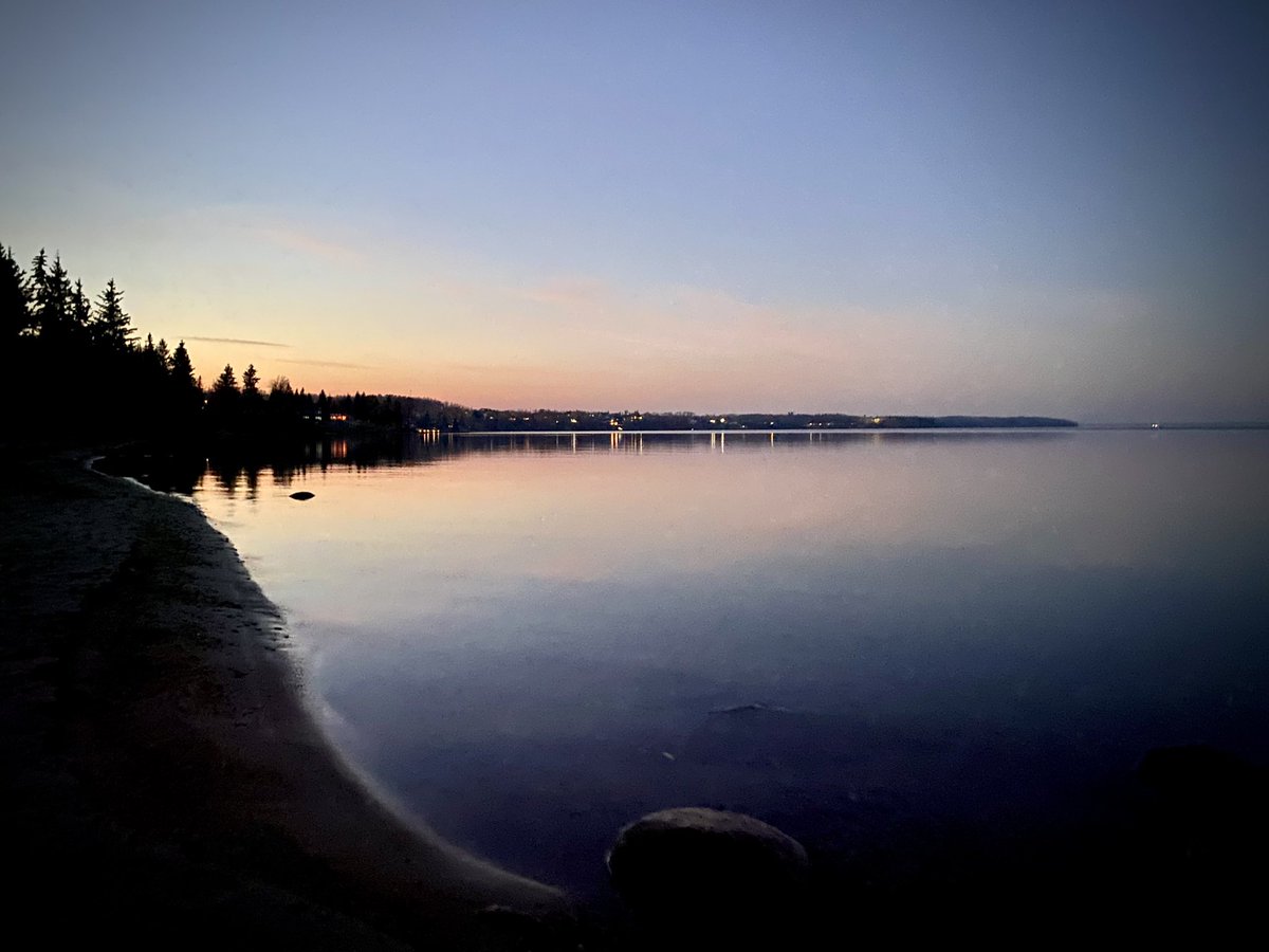 ChristinaKottm2's tweet photo. I love my evening walks… #outdoors #lake #NaturePhotography #dusk #evening #teflection #scenic https://t.co/o3WzmzQ3gS