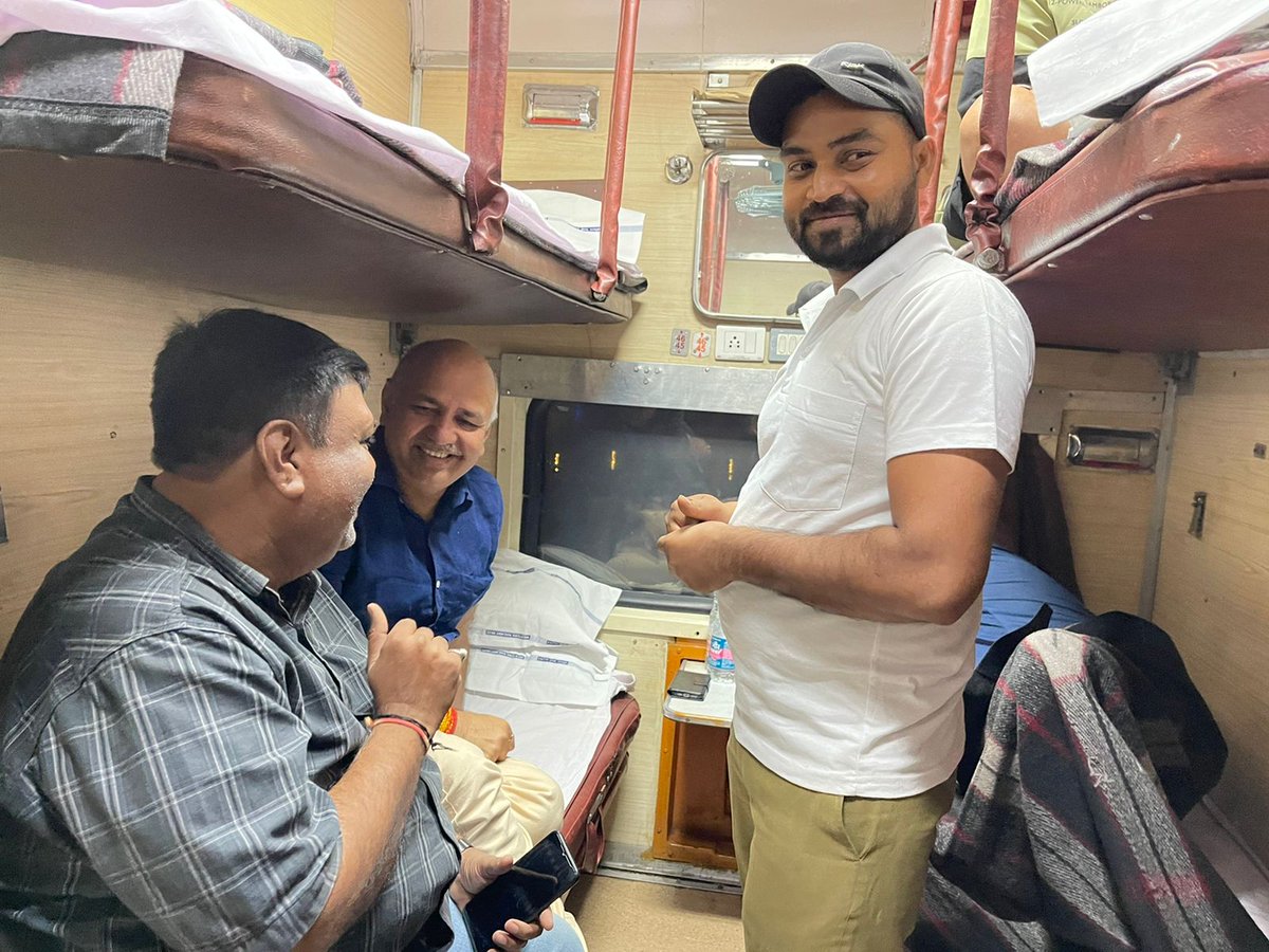 RKCERTIFIED's tweet photo. These are the kind of leaders who will be remembered for centuries. The man who revolutionized public education &amp; thereby helped bring in an era of development politics! 

He is as grounded as any acquaintance you would meet &amp; start chatting politics/cricket with on a train ride. https://t.co/K3WIWiVnEB