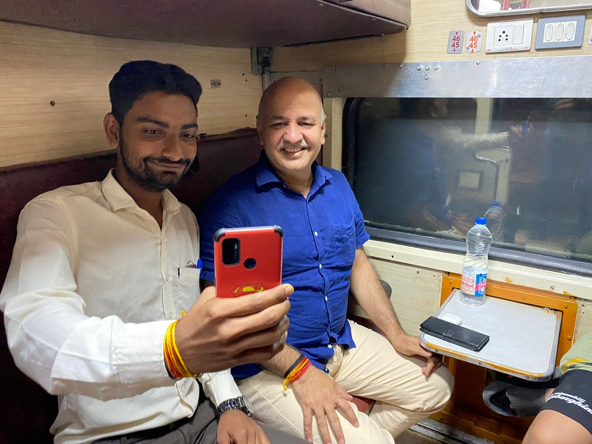 RKCERTIFIED's tweet photo. These are the kind of leaders who will be remembered for centuries. The man who revolutionized public education &amp; thereby helped bring in an era of development politics! 

He is as grounded as any acquaintance you would meet &amp; start chatting politics/cricket with on a train ride. https://t.co/K3WIWiVnEB