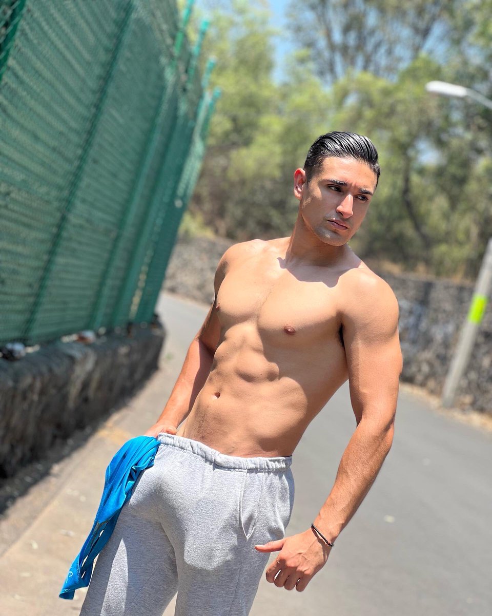 Ricardo_OFICI4L's tweet photo. Los ojos besan mucho antes que los labios…🔥🔥 https://t.co/NvwSuxscA2