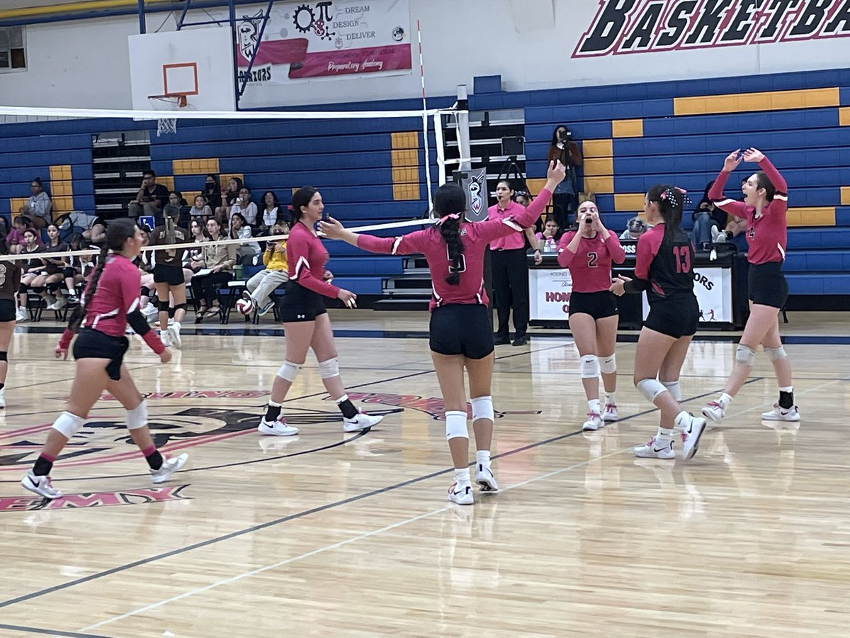CoachLPacheco's tweet photo. 🏐GAME DAY at YWA! Our Women of Will athletes supported by our ALL GIRL DRUMLINE 🥁🥁🥁💪🏼💕Only @YWSteamPrepNT Where we empowered our future young women to dream, design, and deliver! Great gym atmosphere @YWAWarriorsVB @BSNSPORTS_Women https://t.co/RX33oh1H8K