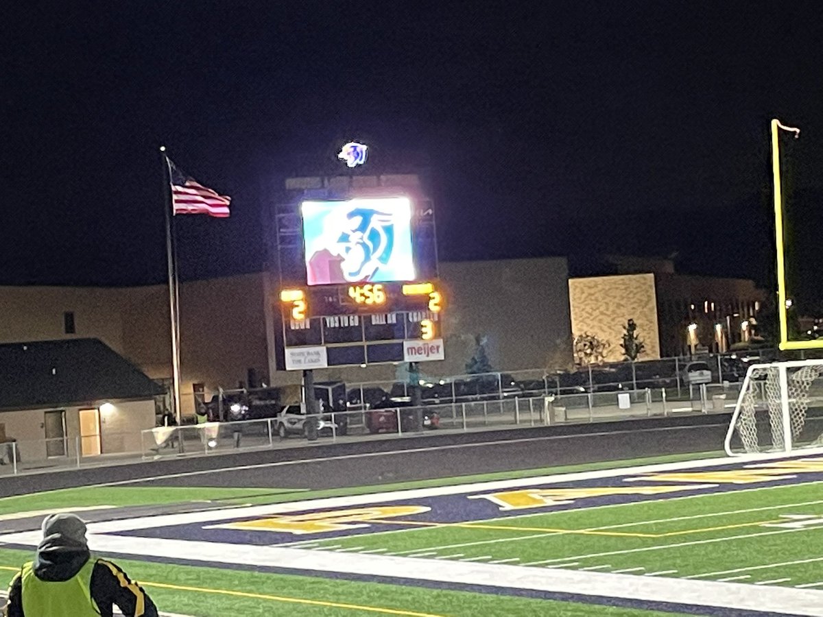 Game is heading into OT. 2:2 end of regulation. Goals by Ferguson & Cardwell @lzhsathletes @LZHSBEARS