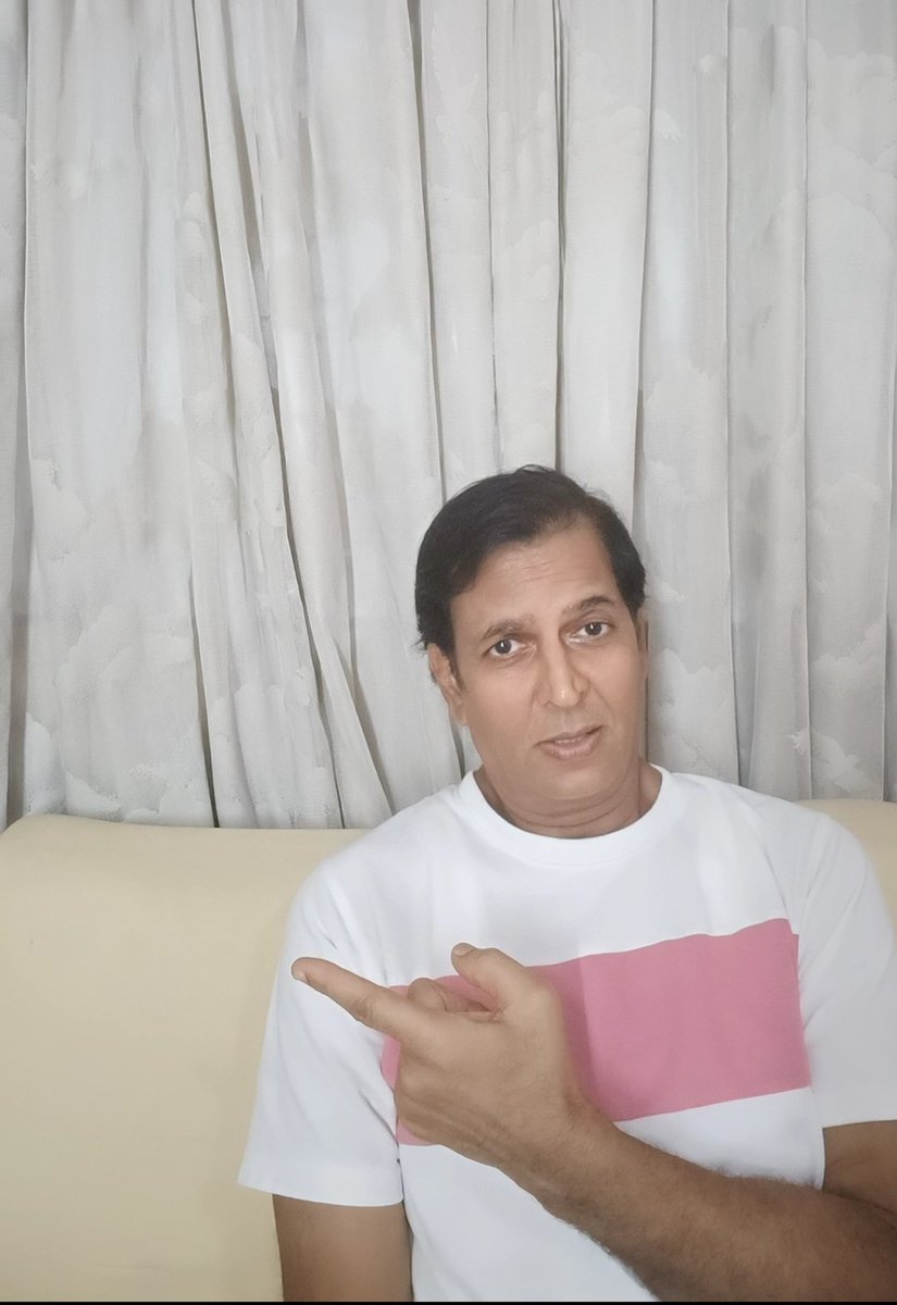 LahriSunil's tweet photo. भगवान कृष्ण से अर्जुन ने कहा  प्रभु ऐसा कुछ लिखो जो खुशी में पढे तो दुख हो और दुख में पढे तो खुशी
 श्री कृष्णा ने क्या लिखा "यह समय भी गुजर जाएगा"...... https://t.co/Cm2OmTyoPX