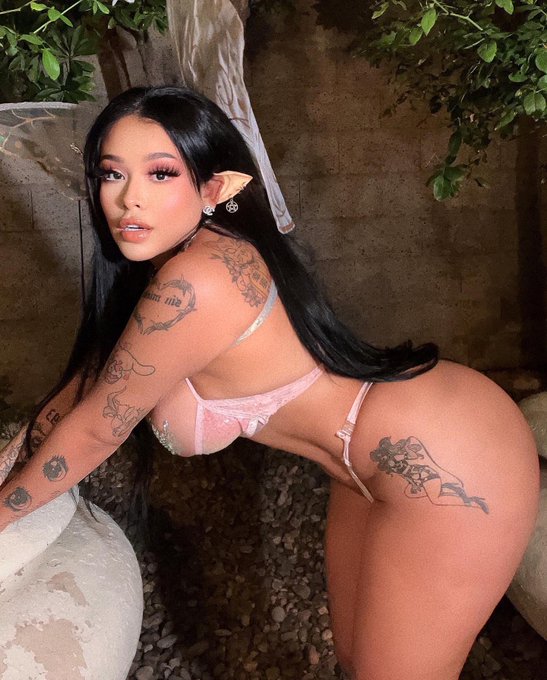 1 pic. Any girls wanting to join my team, submit here <3 https://t.co/boLppVscov https://t.co/g4gWWh