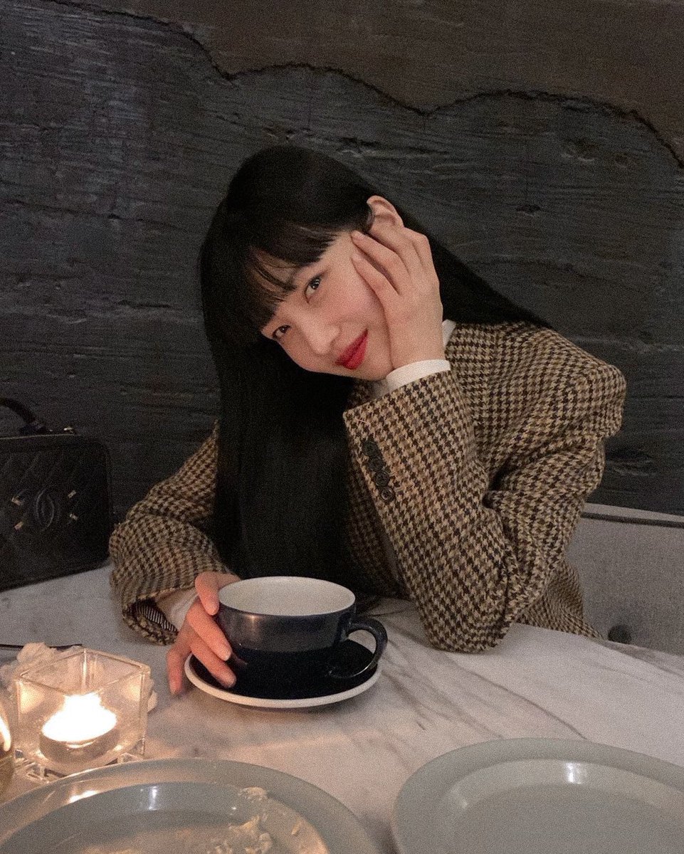 _arsjoy's tweet photo. joy didn't know na may crush si youngjae until bambam accidentally reveals it after a night of drinking. now, she's set on finding out kung sino ba ang crush ng crush niya.
β #youngjoy #gotvelvet au https://t.co/GhkCQLPSTA