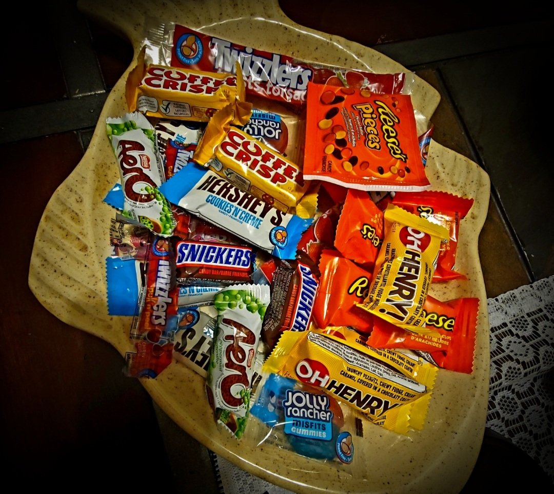 debpaskall's tweet image. Fave is definitely #CoffeeCrisp 🎃🍫🇨🇦