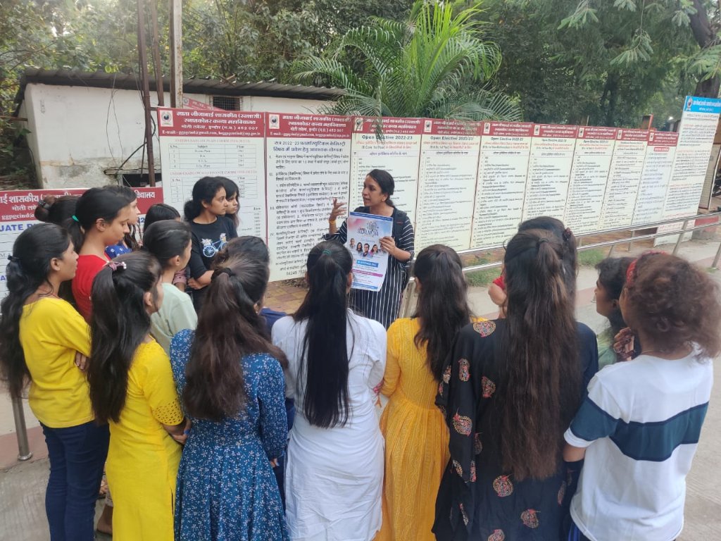 ismconclave's tweet photo. इन्दौर के पहले social media conclave के लिए शहर में बनता सकारात्मक वातावरण.
Old GDC और शिक्षा वैलफयर सोसाइटी मे युवाओं के बीच कॉन्क्लेव पोस्टर विमोचन हुआ.
#Indore
#SMconclaveIndore2022 
@vskmalwa
@richaanirudh
@SushantBSinha
@DrGPradhaan
@MajorPoonia https://t.co/UmRKRsAMFj