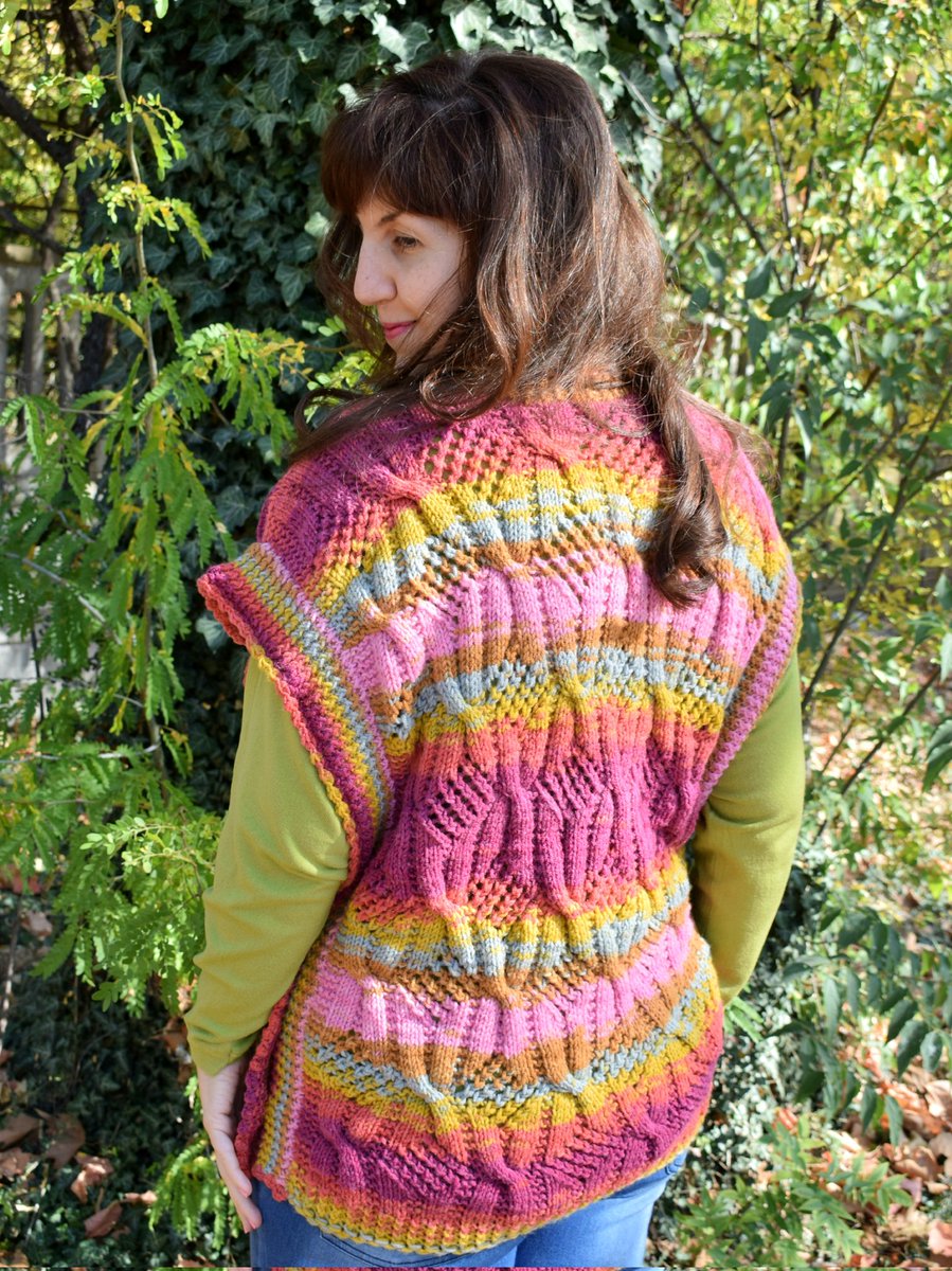 Joysmagicknits's tweet photo. This handknitted oversized vest is new in my shop. https://t.co/8amQSkSeED
