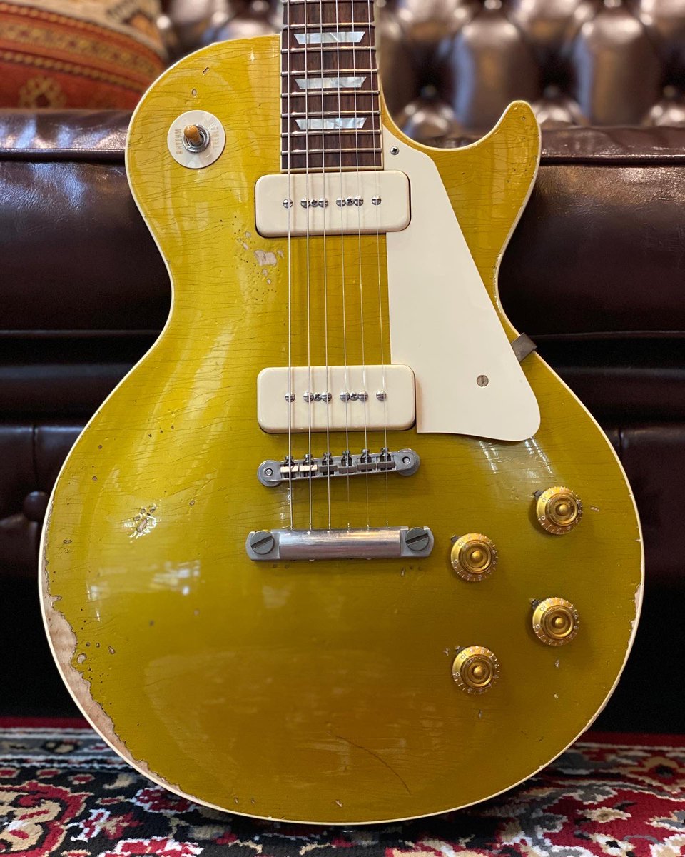 gakkicenter's tweet photo. 希少なオールゴールド仕様の1956レスポールリイシューは、雰囲気良いです✨
Gibson Custom Shop 1956 Les Paul All Gold Heavily Aged Antique Gold
https://t.co/LgGOSbZZh5
#gibson #gibsonguitars #lespaul #secondhandguitar #ギブソン #レスポール #中古ギター #下取り #御茶ノ水楽器センター https://t.co/AKpe4QNKuT