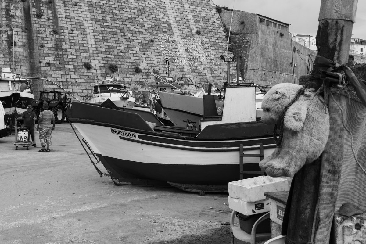 Praia dos Pescadores
#monochrome
#streetphotography
#ricohgriiix