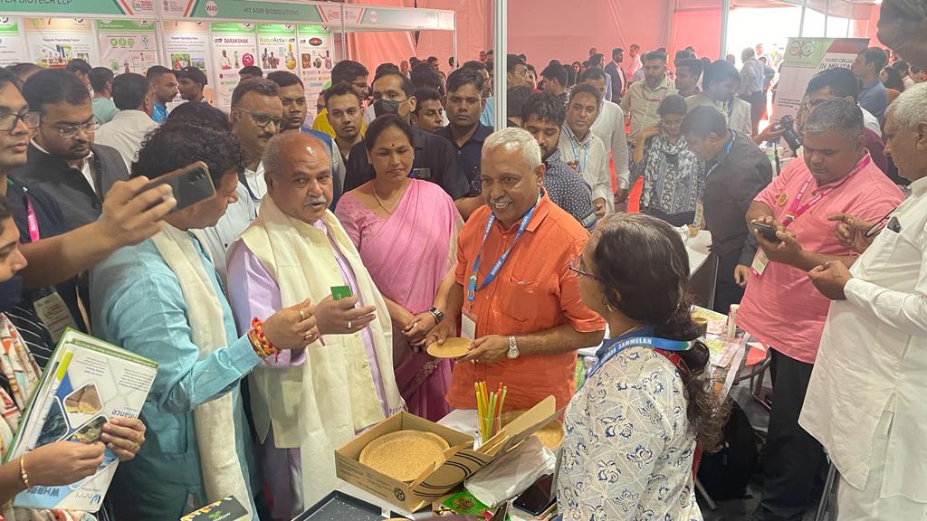Proud and humbled by the visit of Hon.Cabinet Minister Sri.Narendra Singh Tomar accompanied by Sri.Kailash Choudhary, Minister of State, Smt. Shoba Karandlaje, Minister of state Ministry of Agriculture &amp; Farmers welfare Govt of India a

#Thooshan #biodegradable #sustainableliving