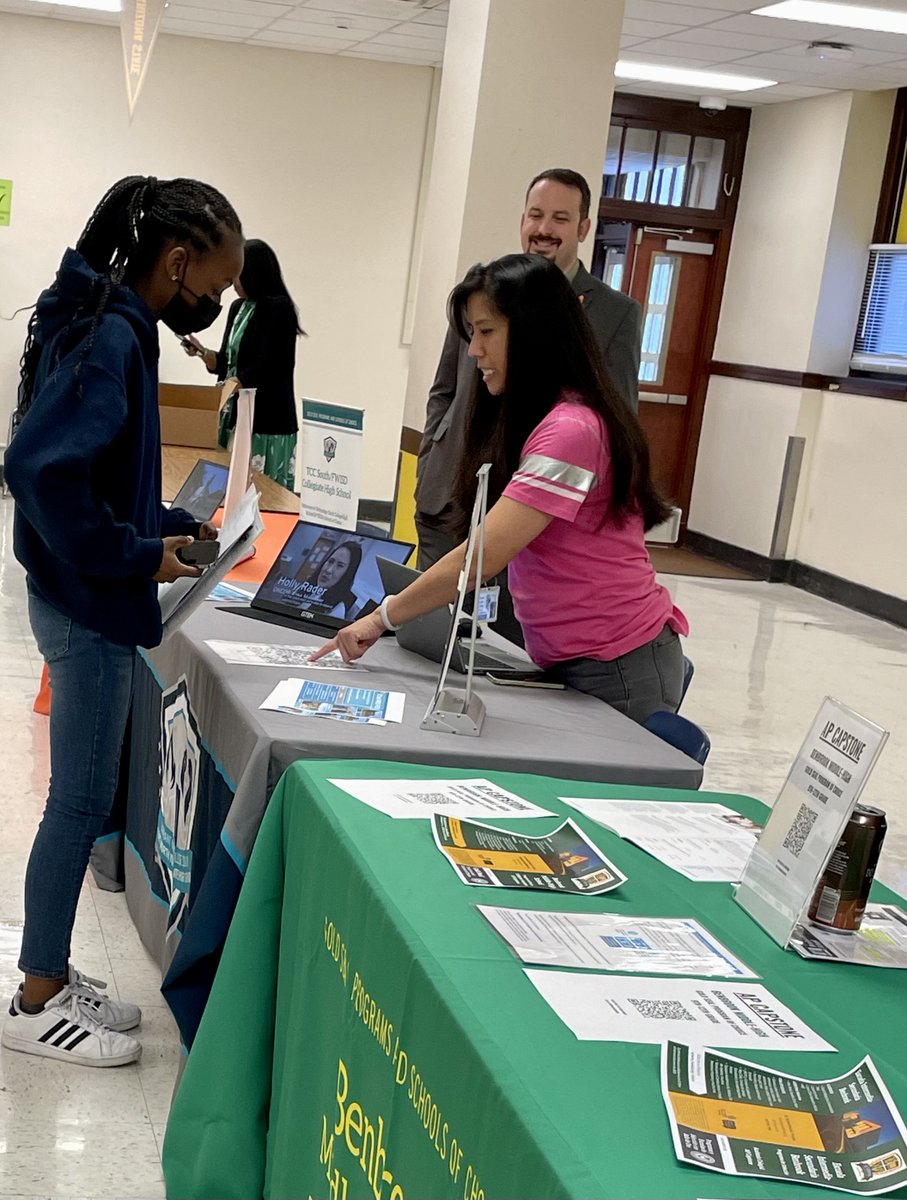 StriplingFWISD's tweet photo. Our 8th graders enjoyed the Programs of Choice Expo held yesterday on campus. They were excited to learn about the different programs available in FWISD. #HornetHappenings @todd_koppes https://t.co/9TFi1MupNA