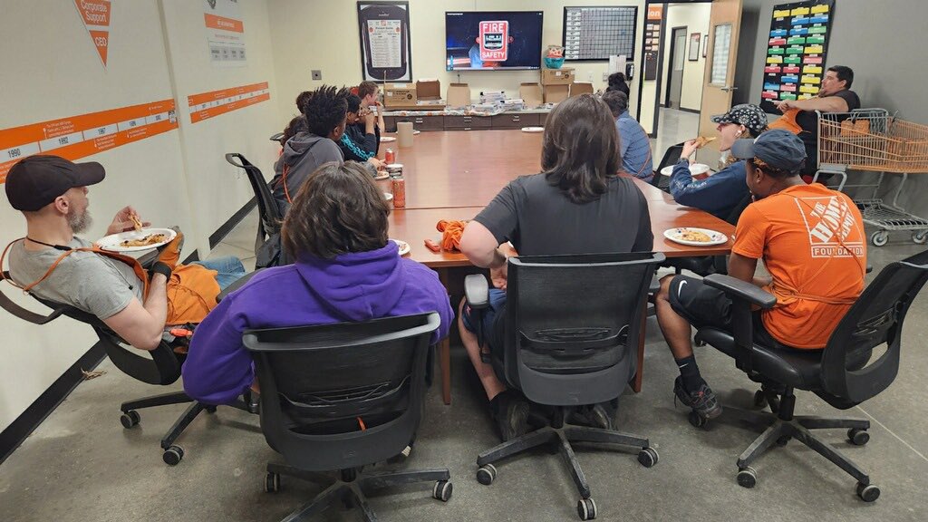Abel Sandoval (@asando54) on Twitter photo Late night Same page tonight. Thank you to all my freight team associates that work so hard every night. #thepark #D38 <a href="/utfan4life_texn/">Brad Henson</a> <a href="/Thomas_Hagman88/">Thomas Hagman</a> <a href="/garland_haynes/">Garland Haynes</a> <a href="/keren_gorg/">Keren Gorglione</a> Late night Same page tonight. Thank you to all my freight team associates that work so hard every night. #thepark #D38 <a href="/utfan4life_texn/">Brad Henson</a> <a href="/Thomas_Hagman88/">Thomas Hagman</a> <a href="/garland_haynes/">Garland Haynes</a> <a href="/keren_gorg/">Keren Gorglione</a>