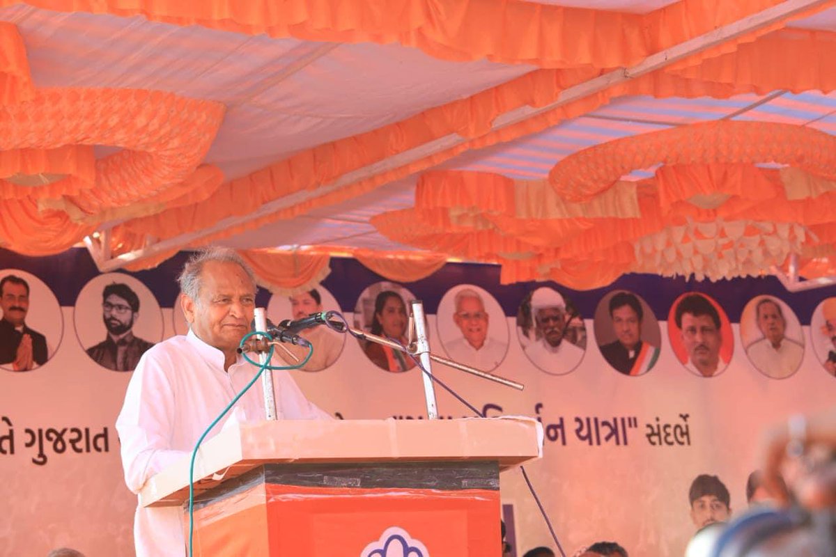 IG_Gohil_'s tweet image. યુવા પરિવર્તન યાત્રા માં અંતિમ દિવસે લોકપ્રિય ધારાસભ્ય @GulabsinhRajput ના  મતવિસ્તાર #થરાદ માં યાત્રા ની પૂર્ણવુતી સભા માં #રાજસ્થાન ના #મુખ્યમંત્રી @ashokgehlot51 જી ની ઉપસ્થિતિ માં હજારો લોકો એ ગુજરાત માં પરિવર્તન નો સંકલ્પ લીધો