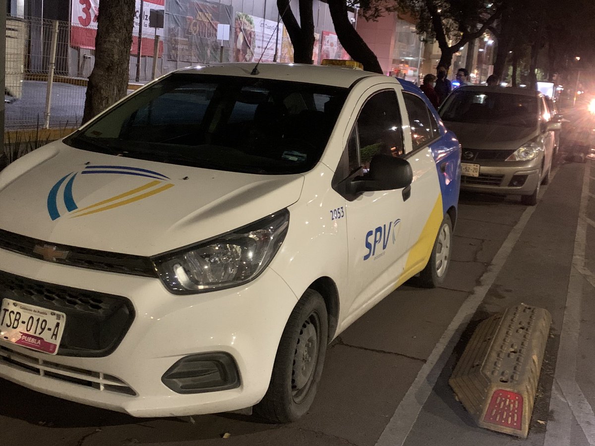 _Feerpo's tweet photo. Lo importante es resolver primero su daño ¿No? Insurgentes Norte y Buenavista 
#SPVAsistencia #TránsitoGCDMX @UCS_GCDMX @OVIALCDMX @SSC_CDMX  @jeferadar https://t.co/VZXtQmJ8fH