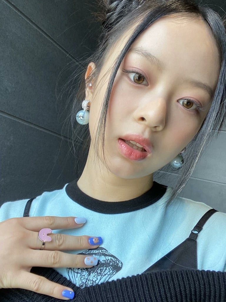 hypeflies's tweet photo. Hey y'all it's las #N𝑒va𝘥𝘢𝘴𝖙𝖎𝖒𝖊 🧸☆ así que mejor vayan sacando su mejor outfit just like me si quieren impresionar al bby bonito de quacks porque en este ⋆｡˚ 𓏲˖ + #𝙦u𝕒𝕔k𖤐ᙃᥲყ! es importante apoyarlo al 100%, congrats. 🫶

𝑑ēvi𝑙 ˖  ݁. 𓏲˖ 𝕙un𝚝e𝑟 #𝓀obeni! https://t.co/076TTS28ea