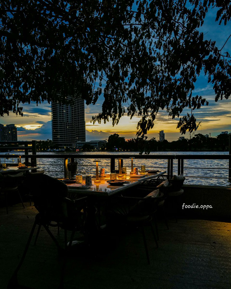 SNuttawat's tweet photo. Capella Moments

#capella #capellamoments #chaophrayariver #sunset #capellabangkok https://t.co/0jCnBzNjTh