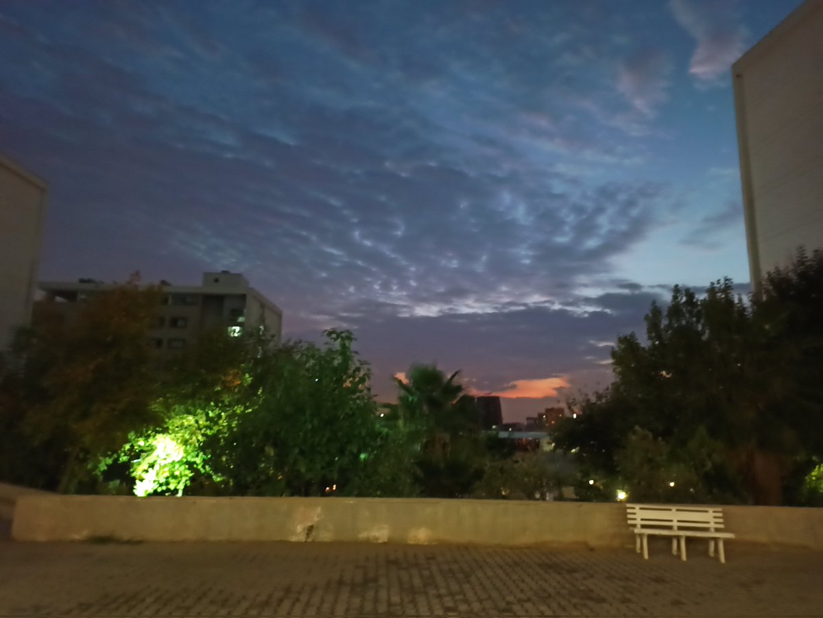 Tabii tabii son sınıfız artık rahat oluruz dedikten sonra 5.30 da uyanıp staja giden biz 🥺