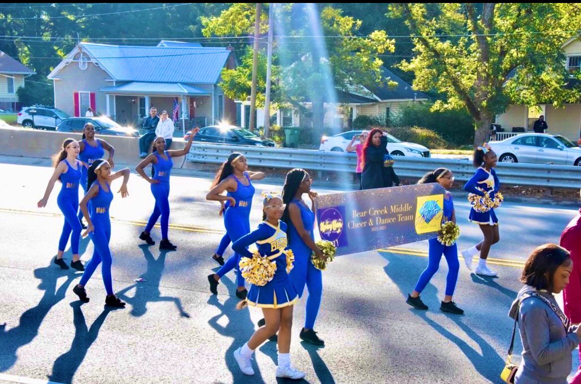 BCMSCheer_Dance's tweet photo. We had a blast at the Return of the Fairburn Fall Festival! Thank you for the opportunity @CityofFairburn ! #BCMSBlueDiamonds #BCMSHoneyBearCheer #AllBearCreek ππ―π @BearCreekMS https://t.co/USroCkeCjM