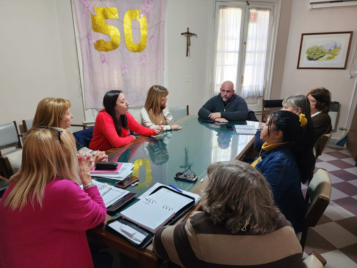 ProQuilmes1's tweet image. AYER estuvimos con la liga Argentina de lucha contra el cáncer. (LALCEC).
Siempre  lo importante  es conversar sobre estas problemáticas y poder solucionarlas.
@marusotolano @Vic_difrancesco @Aby6002 @ProQuilmes1 @proargentina