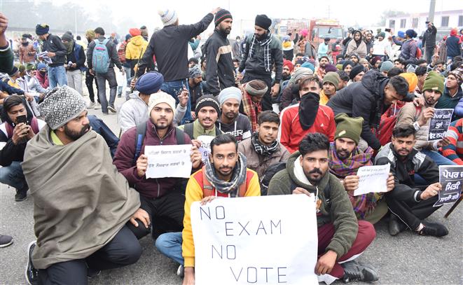 RahulAind6's tweet photo. #NO_EXAM_NO_VOTE
@DefenceMinIndia @PMOIndia @adgpi @ColAmitkumar 
Please Army pending Exam conduct kar do sir 🙏😭
Or Air force walo ko joining de do sir 🙏😭
Ham Garib log ka bat koye nai sunta hai 😭😭😭 https://t.co/ecC65VTOd7