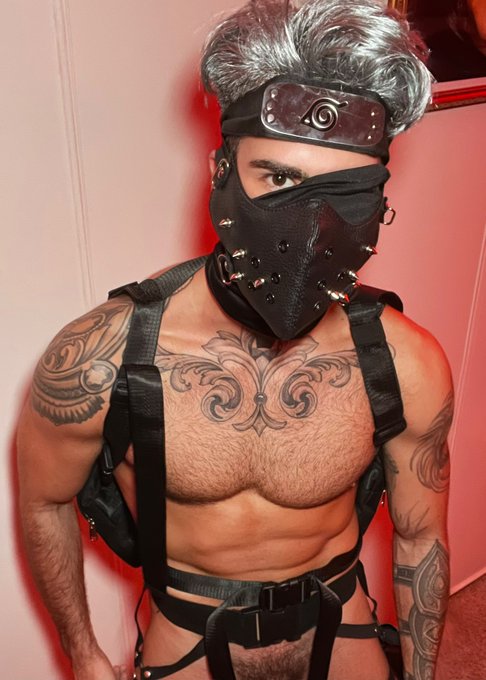 *uses one thousand years of death on you*
#Kakashi #GayCosplay https://t.co/xISpJ8g57d