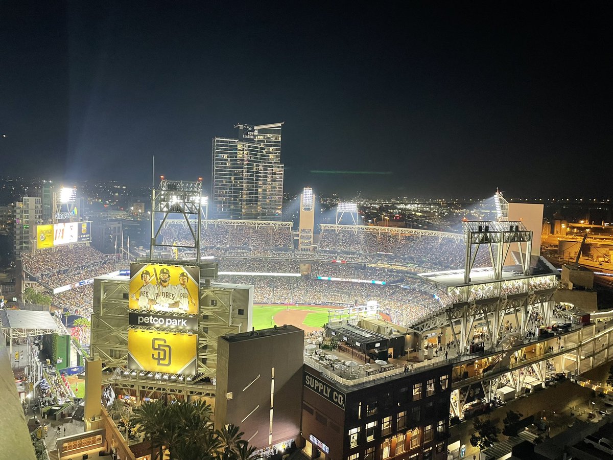 SuzanneArnottMD's tweet photo. Thank you @vincentobiasMD for the awesome rooftop views of a strong Phillies win! It was great getting to reconnect at #acs22 #acs2022 @Drewmergency #surgery #mentorship #PhiladelphiaPhillies #GoPhils https://t.co/r1AWo3n2Bh
