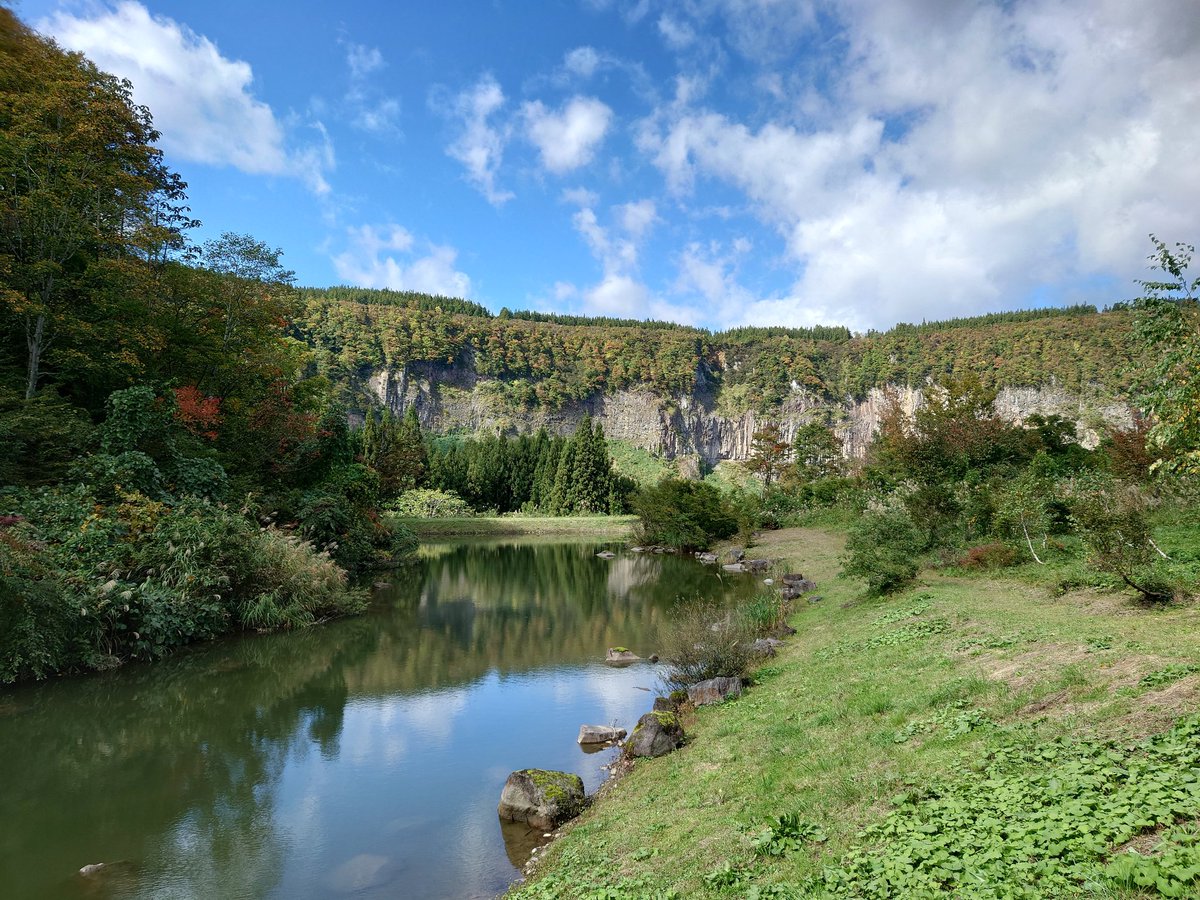kazamaki_yuki's tweet photo. ユーチューブの撮影で、見玉公園と秋山郷絶景ポイントに行ってきました
少し紅葉には早かったかな
でも安定の美しい景色でした
#津南 #津南雪国 #津南紅葉 #見玉公園 #ジオパーク #津南ジオパーク #紅葉 #絶景スポット #絶景ポイント #秋山郷 #Autumnleaves #AkiyamaVillage #bestview #bestviewpoint https://t.co/7uFpURdmNg
