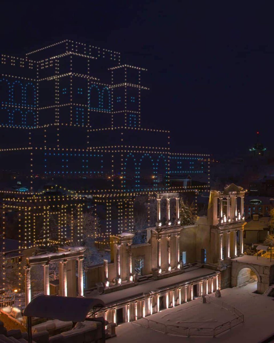 alejandrocsome's tweet photo. ¿Qué se puede hacer con drones además de usarlos para la guerra? Se pueden reconstruir edificios y monumentos modificados por el paso del tiempo para ponerlos en escala como recién terminados. 

El (gran) trabajo es de @cyberdroneshow. https://t.co/9HLMlChUjr