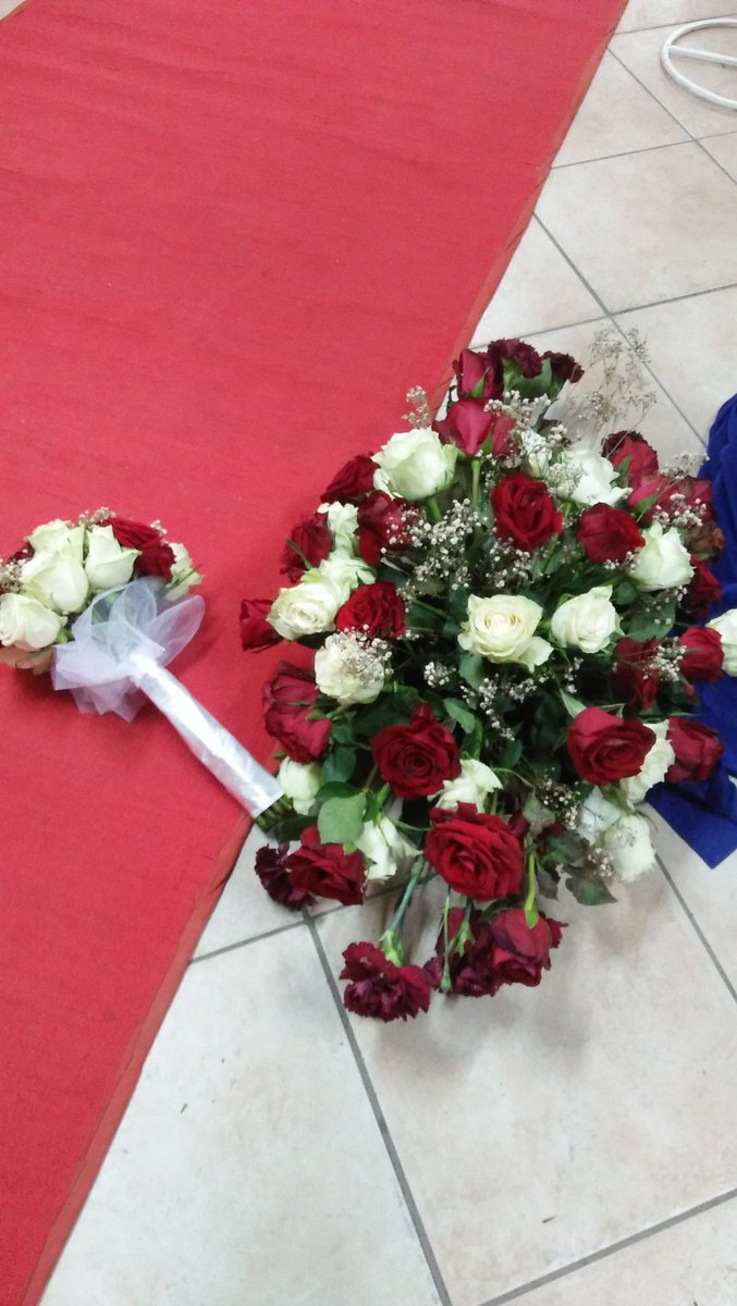 akinyokoth's tweet photo. We do bridal bouquet and table long and low Flowers https://t.co/OEhBgaGCFp