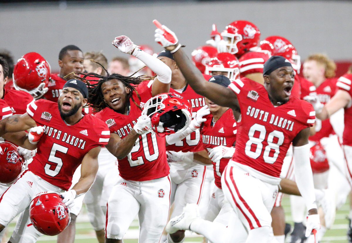 Blessed to receive an offer from the university of South Dakota <a href="/_CoachHodge/">Elijah Hodge M.Ed.</a> <a href="/CoachJesse18/">Jesse Chinchar</a> @Coach7EN