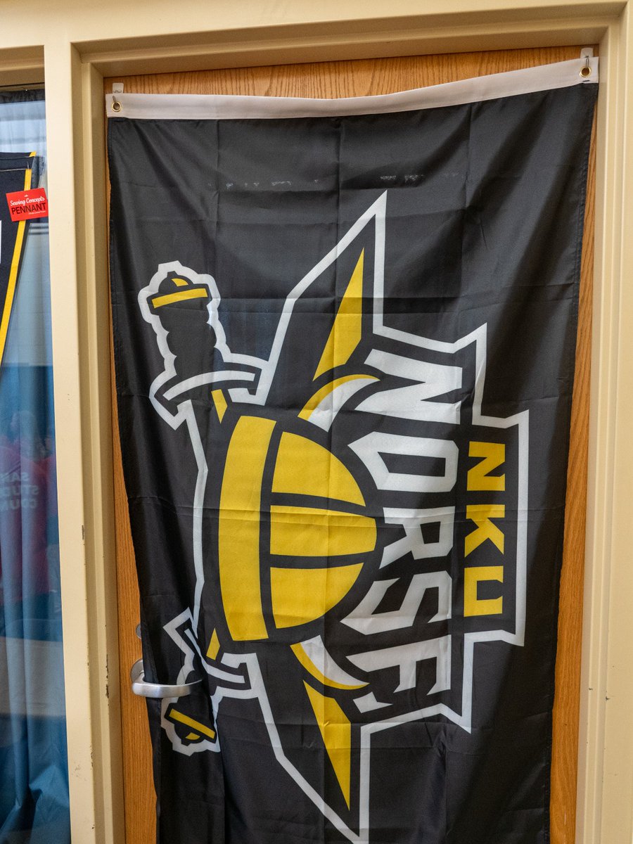 IamCPS's tweet photo. Teachers! There's still time to decorate your doors or bulletin boards with school or college spirit! Take a picture and submit it by tomorrow for your chance to win a party for your classroom! #CPSCollegeWeek

Submit your photos here! 
https://t.co/the7EUDODY https://t.co/u6ppVLvMt6